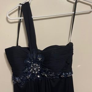 Navy blue semi formal dress size 5 in perfect condition. Only worn once